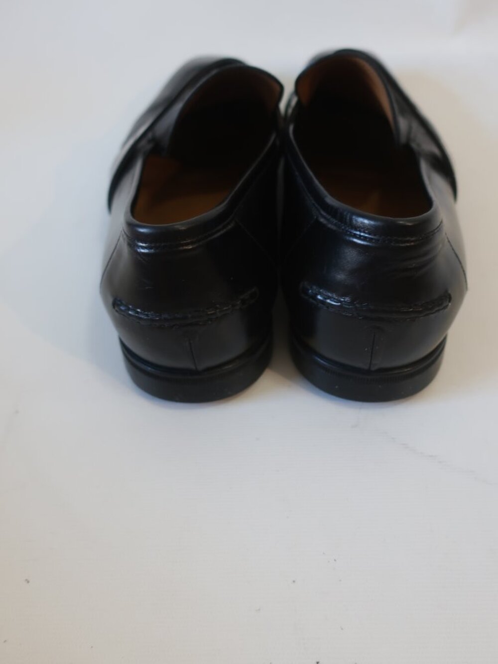 Gucci Black Leather Logo-Trim Slip-On Loafers - Picture 6 of 11